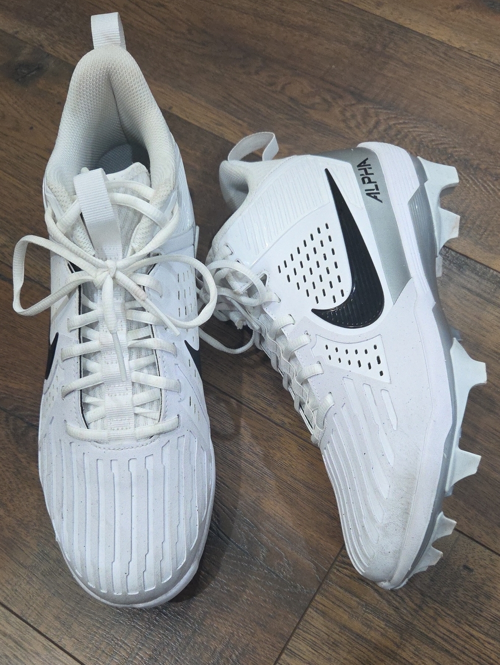 Nike Men’s White Athletic Cleats with Black Swoosh